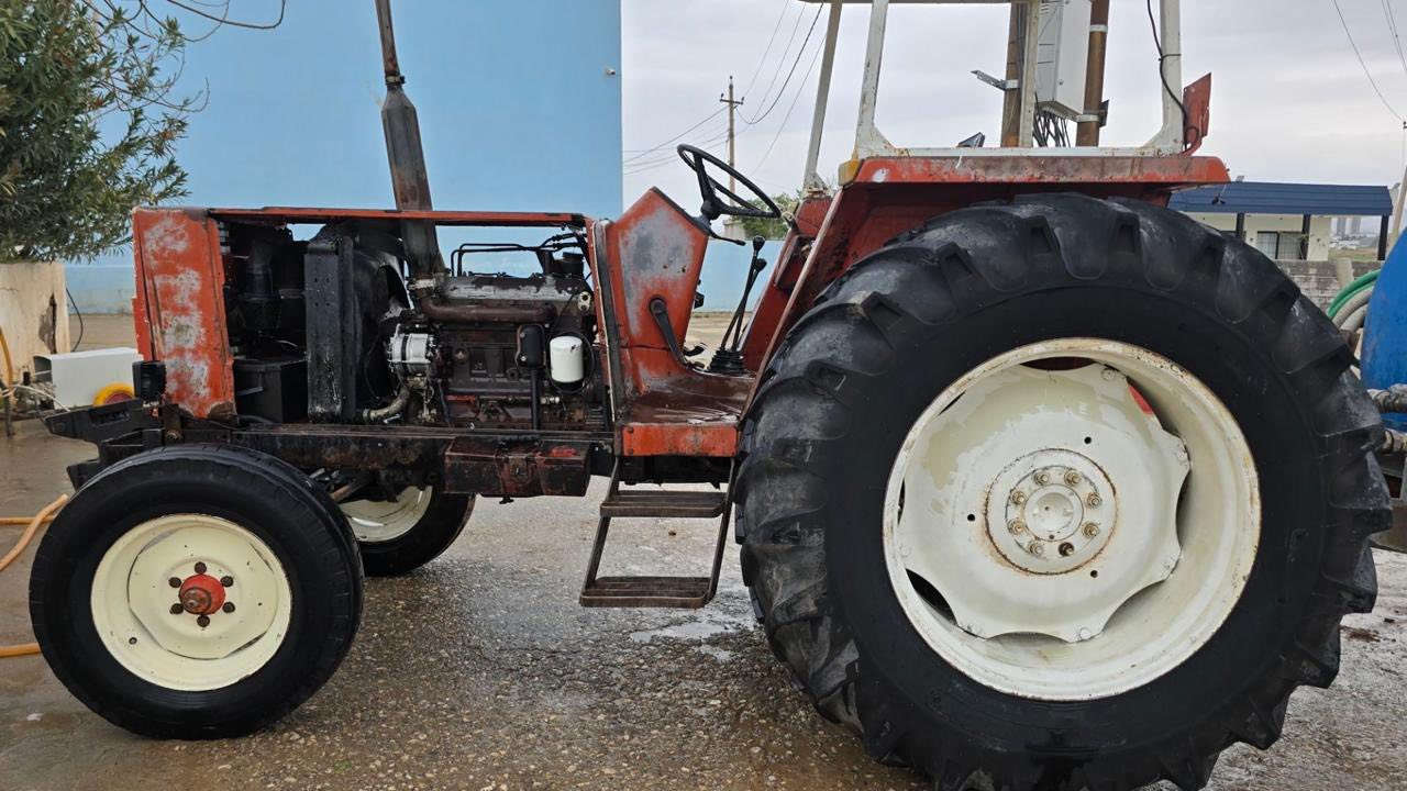 فیات ٧٨٠
***********
رەقەم و سەنەوی 
مەکینەی تۆزەک بوخاری هەییە
گێر و ئەکسل بە شەرت
شوێن هەولێر
