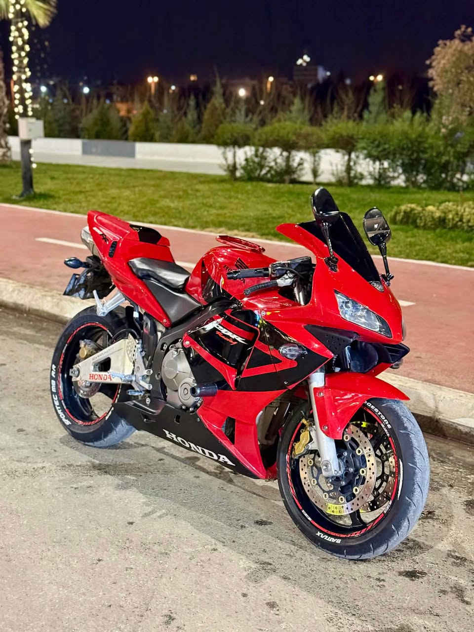 کاکە چۆنن  بۆ فرۆشتن
600RR
2004
مەکینەی کەپسە 
ماتۆرەکە هەڵگیراوە
٥٧هەزار ڕۆشتوە
سفرە ماشەڵا
لە وێنەکانا بە جوانی دیارە 
لە روو بەروو ٢قات جوانتر نەبوو گەلەیکە 
بیانوو بڕە
تازە رۆنی تێکراوە
مەسرەفی نیە
سعری ٢٧گەڵاو مەعامەلەیەکی کەم
لە سلێمانیە
رەقەم/*********** السليمانية, العراق

