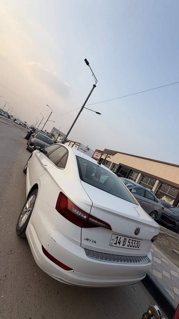 السلام عليكم جميعا
فيكس واغن جيتا موديل 2020
ألون ابيض 
محرك 1400
سنوية بسمي 
السعر 155$
اتصل ***********
