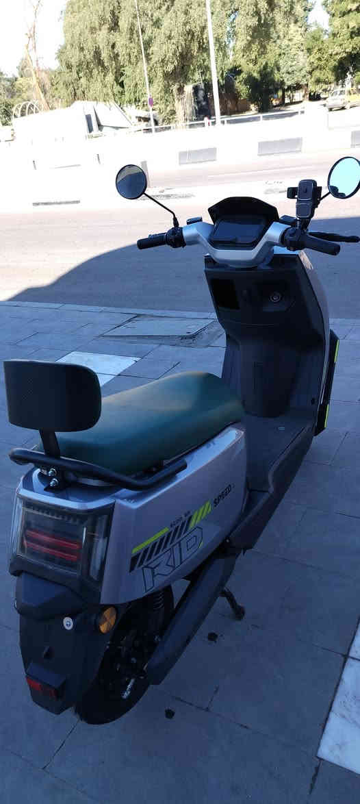 السلام عليكم دراجه شحن نظيفة جدا للبيع استخدام قليل البطاريات ٦ جديدة الحجم الكبير الكويل ٢٠٠٠ السرعه الحقيقة ٧٥ كم تمشيك ٤٥ بالشحنة الواحدة بيهة استاند موبايل  مكاني بغداد الكرادةللاستفسار الاتصال على الرقم *********** موجود واتساب
