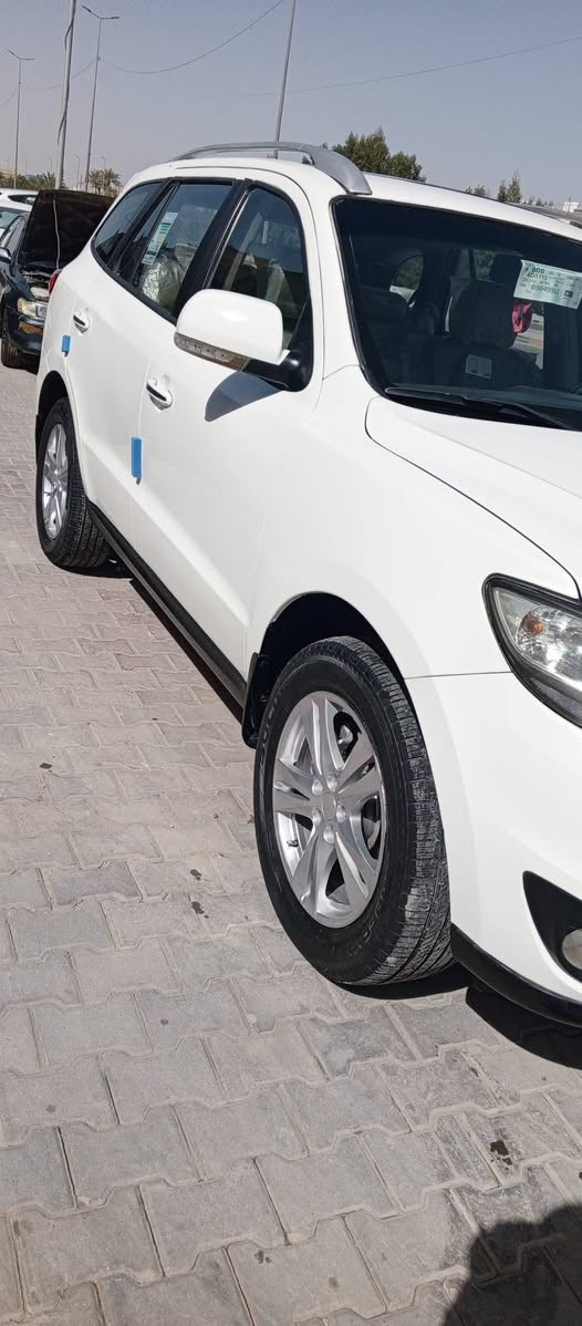 السلام عليكم سنتافي للبيع سياره صبغ عام (***********) سعر (122) موديلها 2011
