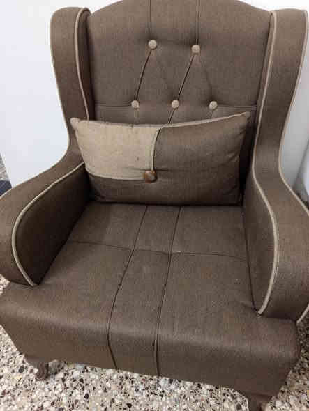 السلام عليكم تخم جديد 7 مقاعد معا باترينا او معا طبلا  او ميز طعام التخم معا باترينا او طبله 500
او ميز طعام 250 بيهن مجال قليل العنوان بغداد البياع الرساله الثانيه ***********
