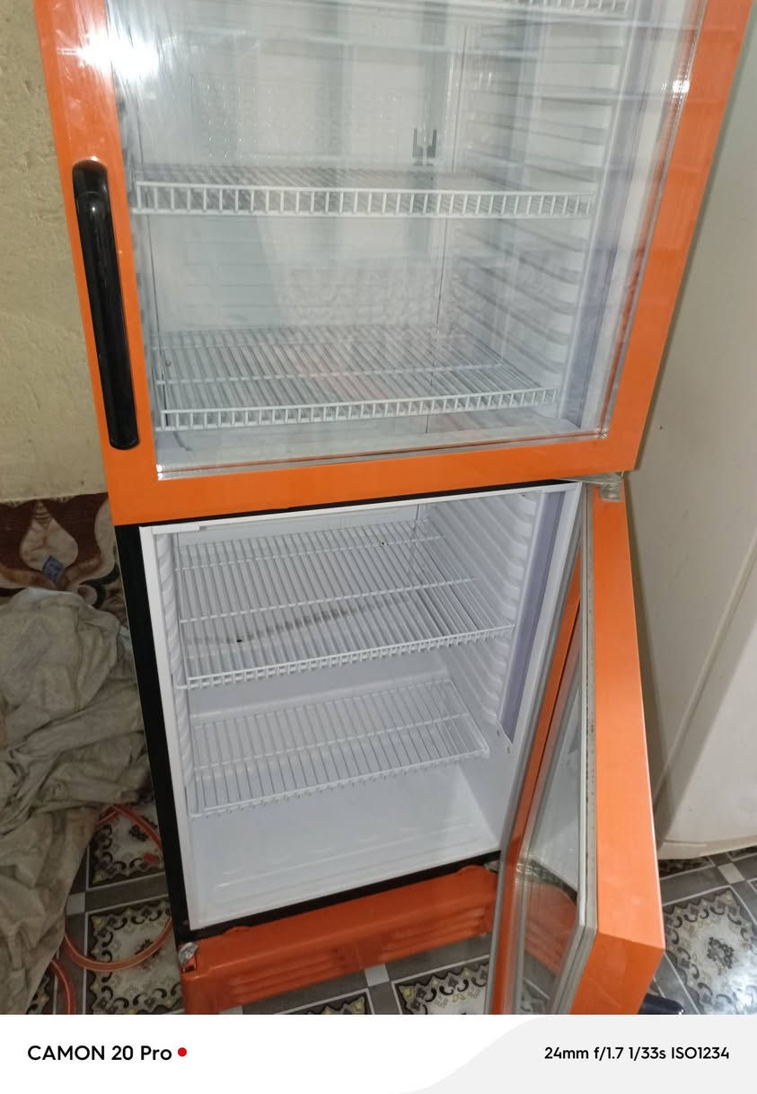 سلام عليكم للبيع عارضه  عموديه جديده استعمال شهرين فقط عل شرط او رفوف نضاف عنواني رميثه رقم ***********
