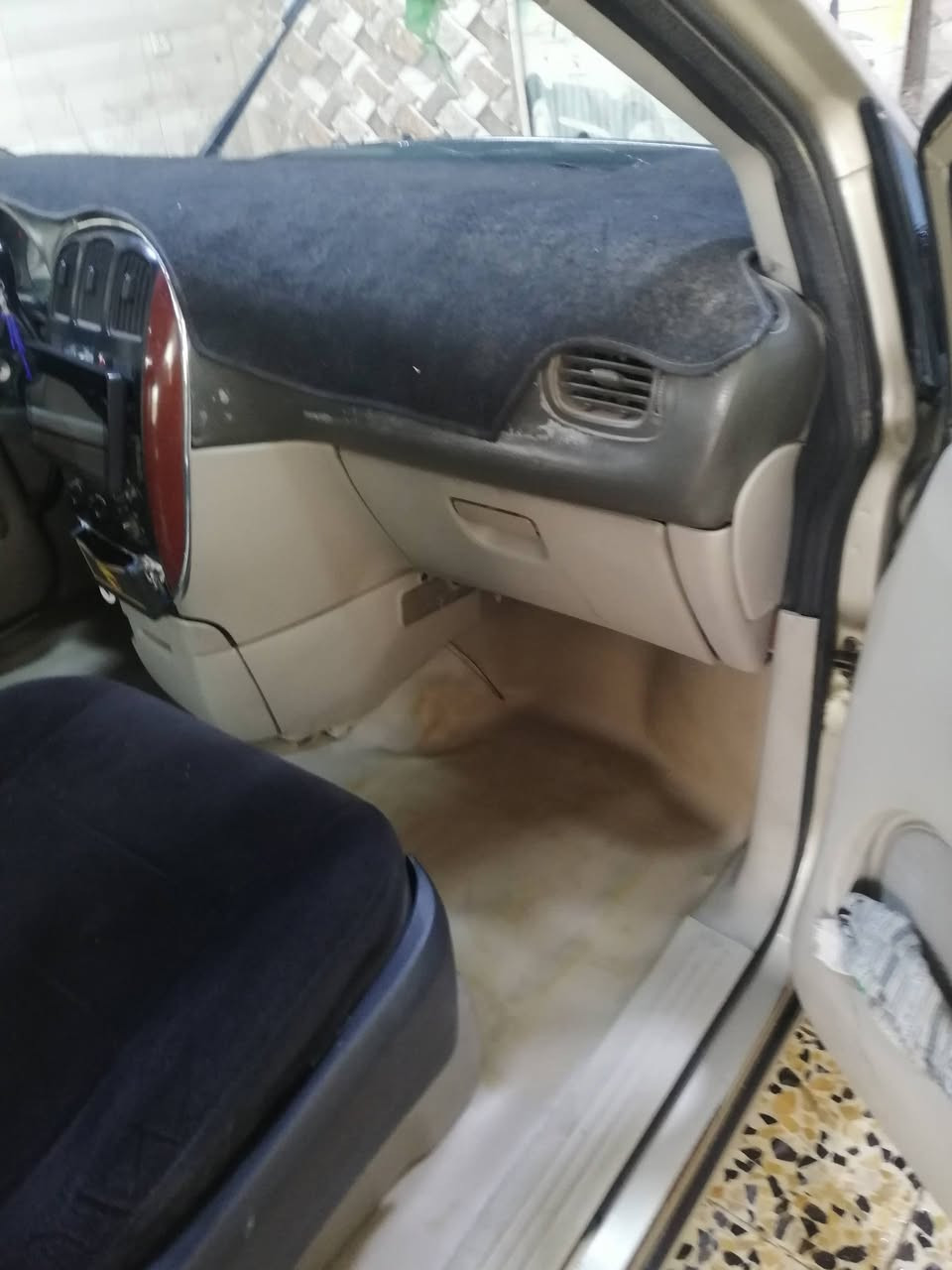 دوج كلايزر ٧راكب موديل ٢٠٠٦ محرك بلادي وتبريد ٣ قطع كراسي لغف رقم بغداد مشروع وطني سنويه باسمي ٦٥ورقه وبيها مجال حك الجيه متواجد على الواتساب وهذا رقمي *********** الموقع ميسان العماره مركز المدينه
