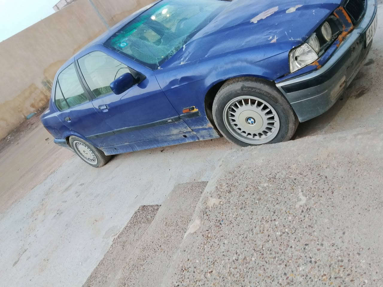 السلام عليكم بي ام للبيع موديل 92 مكينه ياباني 3000 رقم جديد باسمي تخم تاير اكسن قفل تبريد شغال.   عنوان بصره عادي حتى لو مراوس.  ***********
