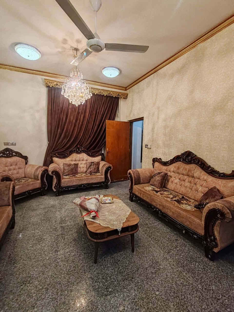 دار للبيع طابو صرف موقع مميز داخل المسيب خلف كراج بيت سلاية _قرب مدرسة الثورة🏠   المساحه ١٩٠ متر
يتكون من  الطابق الأول (الارضي)🕌 
( استقبال +صاله+مطبخ+مجمع صحيات+غرفتين نوم+مناور عدد٢)
🏠 الطابق الثاني بي ٤غرف نوم +مجمع صحيات
  🕌 الطابق الثالث بيتونه
 البناء حديث  ٢٠١٨ 💐
جميع الخدمات متوفرة للاستفسار أكثر مراسلة الصفحة او الاتصال ***********
تابع الصفحة ليصلك كل ماهو جديد ✌️
#الرحمن للعقار
