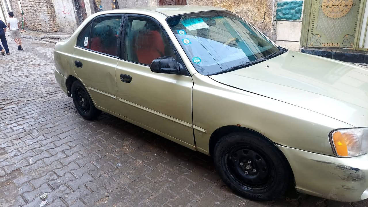 هونداي  فيرنا موديل ٢٠٠١ 
مصبوغه عام الجماليه
كير أوتوماتيك مكينه ١٦٠٠
الكهربائيات كلهه شغاله 
رقم بغداد انكليزي وبأسمي 
السعر ٤٥ وبيهه مجال ***********
