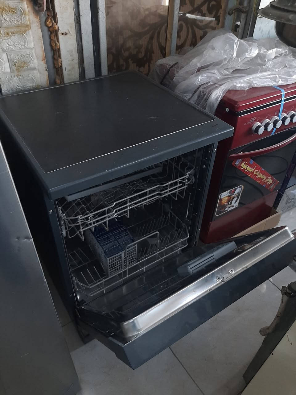 بغداد ١٧سويب 
غساله صحون ١٢ سيت اخت الجديده للبيع تواصل خاص او ***********وتساب
