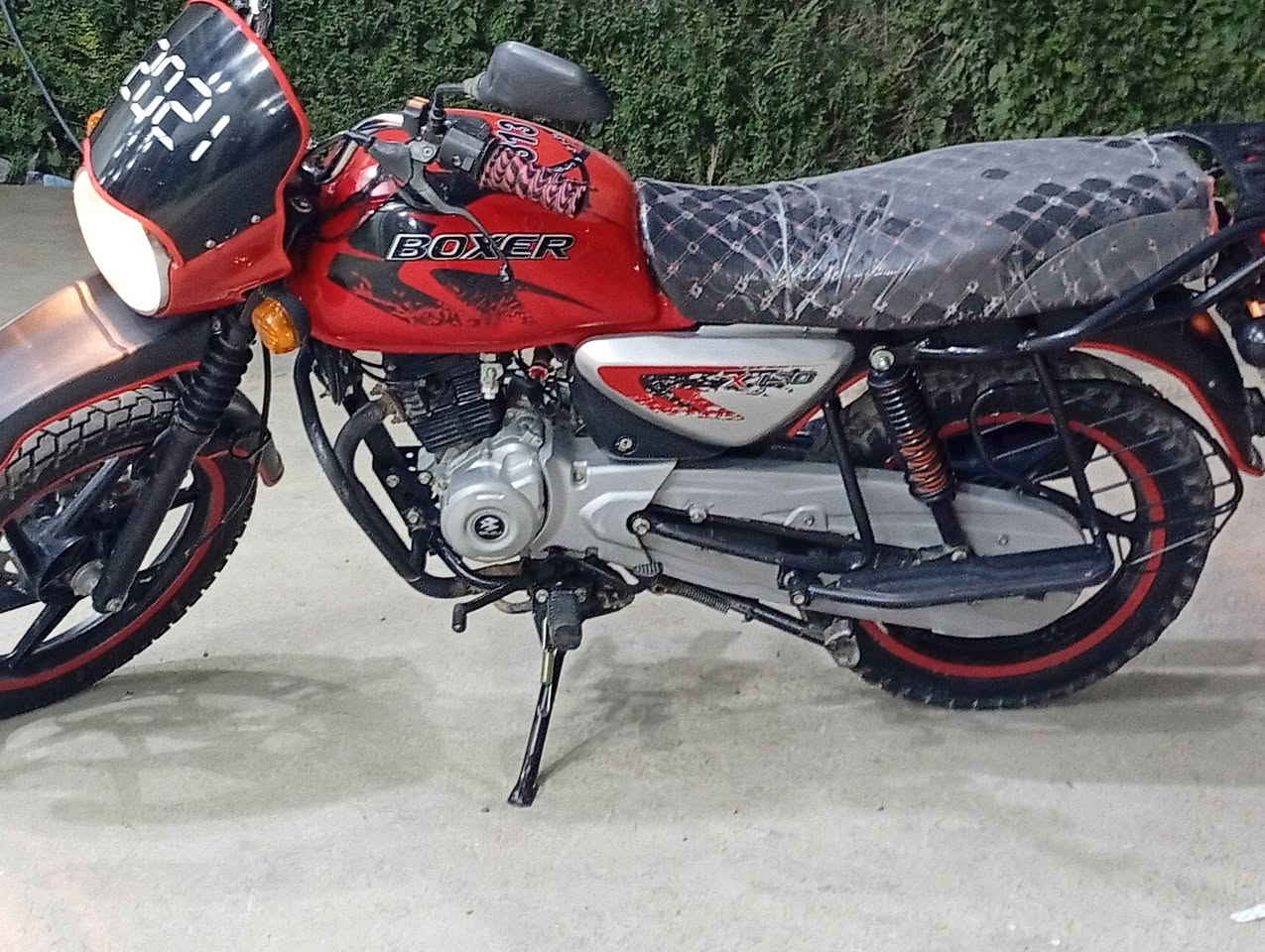 السلام عليكم 
دراجه بوكسر 
الموديل ٢٠٢١ 
مرقم ورقم انكليزي وباسمي احولك ثاني يوم 
النظافه مثل مادشوف بصوره وانظف بعددد 
مكينه مكفوله كفاله عامه من كلشي خرسه متسمع صوته 
اي نقص مابيه تأخذه دراجه كامله 
رقم هاتف ***********
