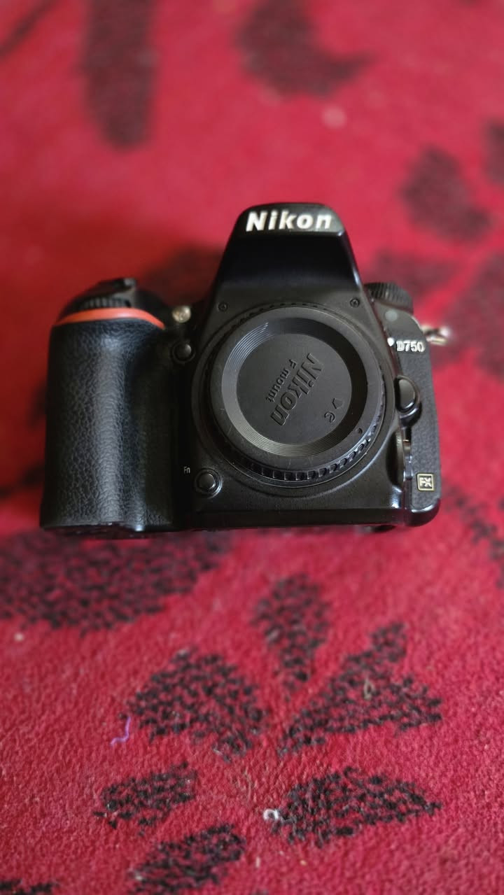 سلام عليكم كامره نيكون 750 للبيع السعر خاص والشراي بي خير ويدلل ***********

