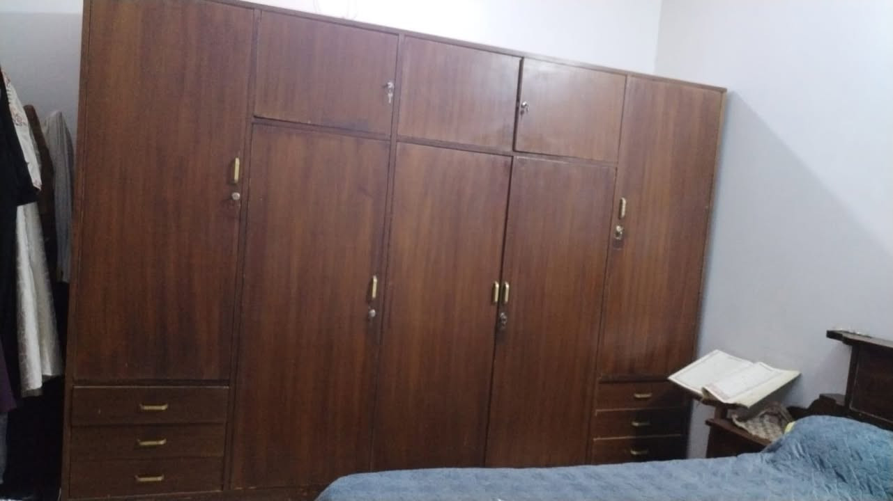 غرفه اخشاب وبعد بيه زاويه تعليك وليس باب نظيفه جدا ما بيه اي خلل سبب بيعه الانتقال الغير بيت اصغر الا هيه كولشي مابيه نظيفه تماما
سعره 300  الف وبيه مجال شويه
(العنوان بغداد الدوره)
اي شخص يريده يراسلني خاص انطي رقم صاحب الغراض


**إذا كنت صاحب هذا الإعلان وتريد حذفه لأي سبب، رجاءا أرسل رسالة إلى الدعم الفني**