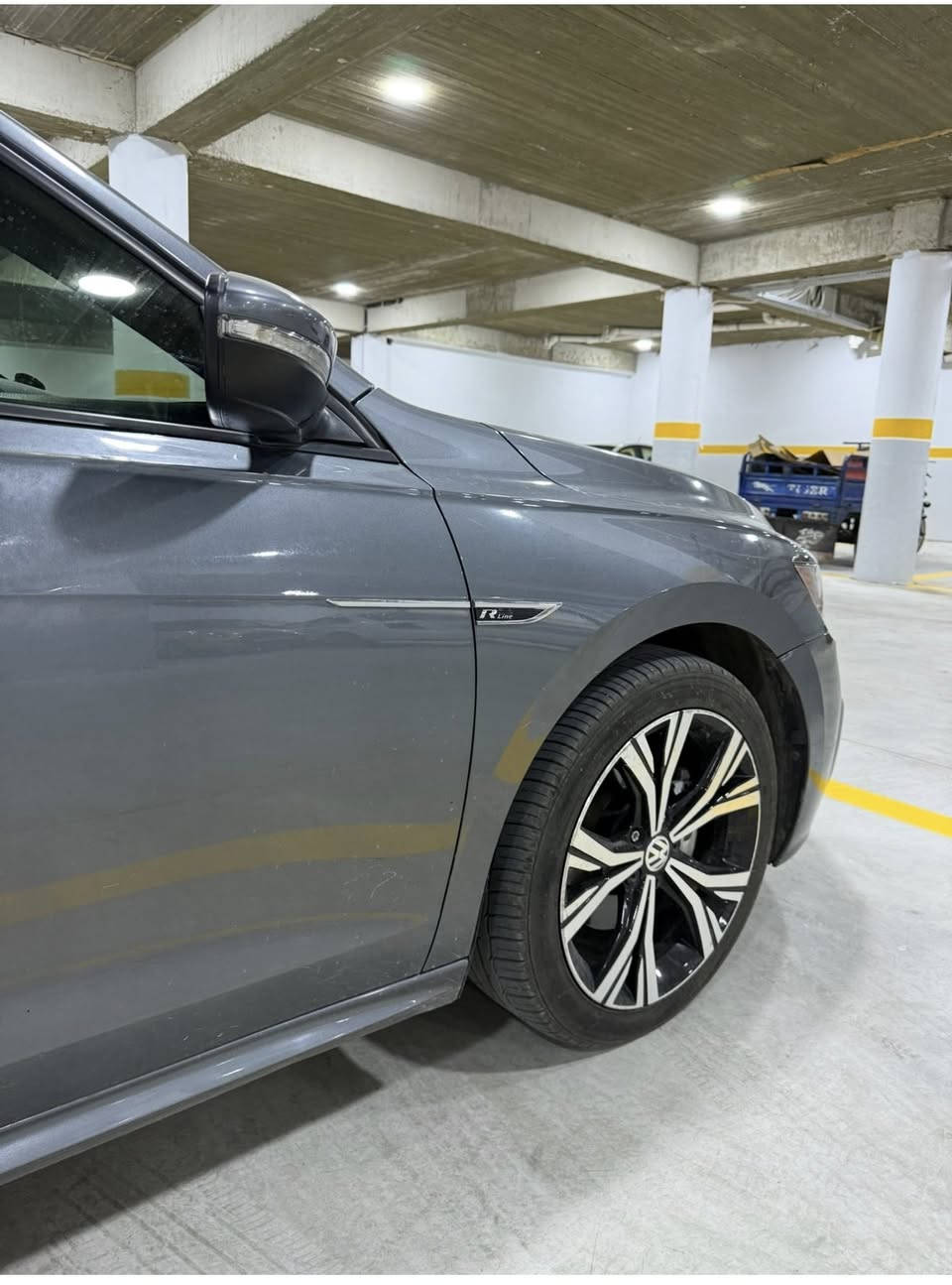 باسات 21 
ارلاين فول 1/1 
ماشيه 50 
بجم كبس 
ضررها بين الباب والجاملغ الخلفي 
ايربك برده فقط 
سياره جديده وجاهزه 
مكانه موصل 
للاستفسار
***********
