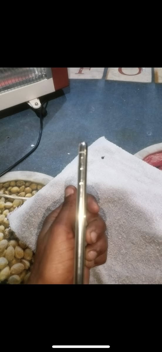 السلام عليكم ايفون اكس عادي ذاكرة 256 مبدل فقط بطارية بطارية 100السعر 160 وبي مجال العنوان كربلاء الحولي 100 محتاج فلوس ومستعجل والله الرقم الاستفسار *********** وبي واتساب
