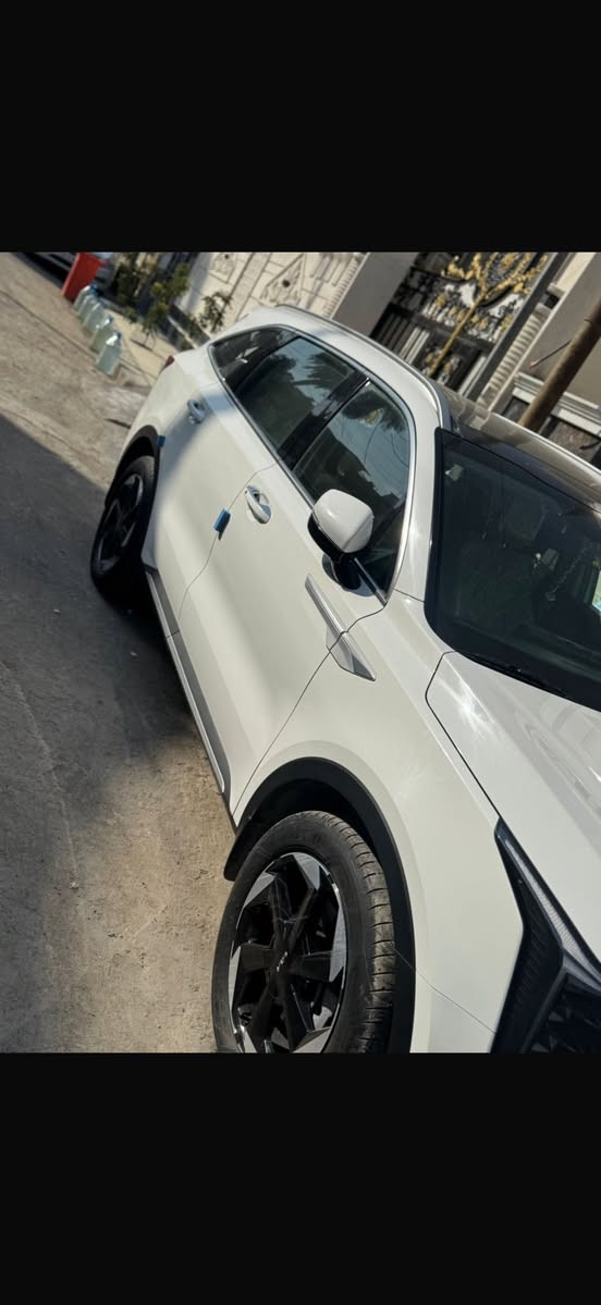 سورنتو موديل 24 خليجي فول واحد ع واحد ماشيه 15 الف كفاله بيه رصعه صغيره بل باب خلفي رقم صاحبه ***********
