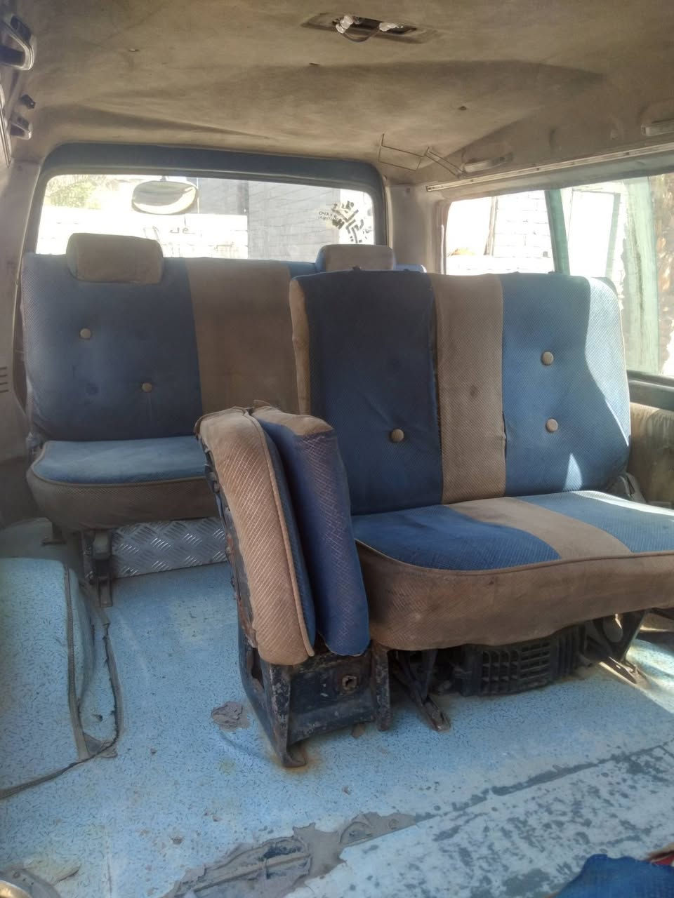 كيا بستا ١٩٩٣للبيع ٢٥ بيها مجال ***********
