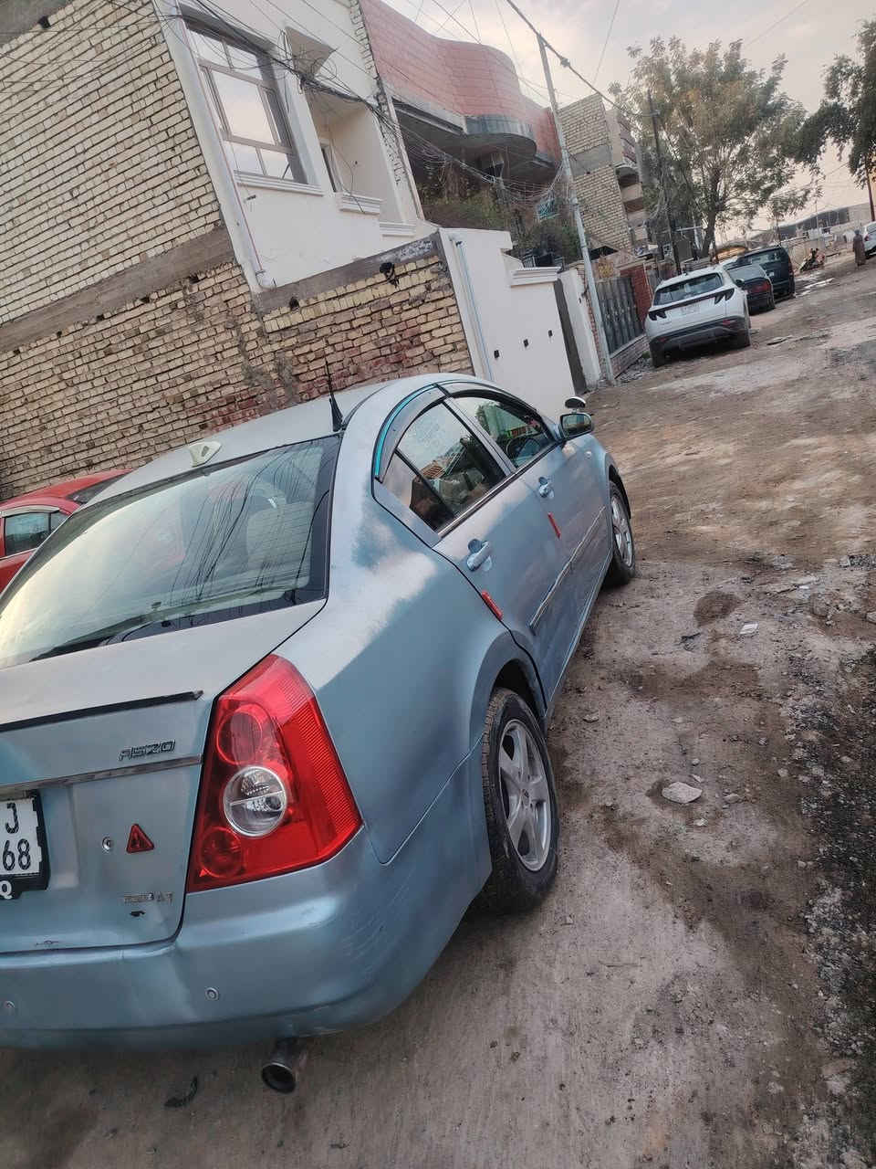 للبيع شيري اي فايف مكينه بلادي سياره كلها بلاديه لا صبغ ولا ضربه بيه طخه بجنطه خفيفه مكينه بيها نضوح من جبنه قليل شاشه جبيره كامره حساسات رقم بغداد دولي بسمي تحويل ثاني يوم سعره ٣٧ وبيه مجال مكاني بغداد تاجيات اتصل وتدلل ***********
