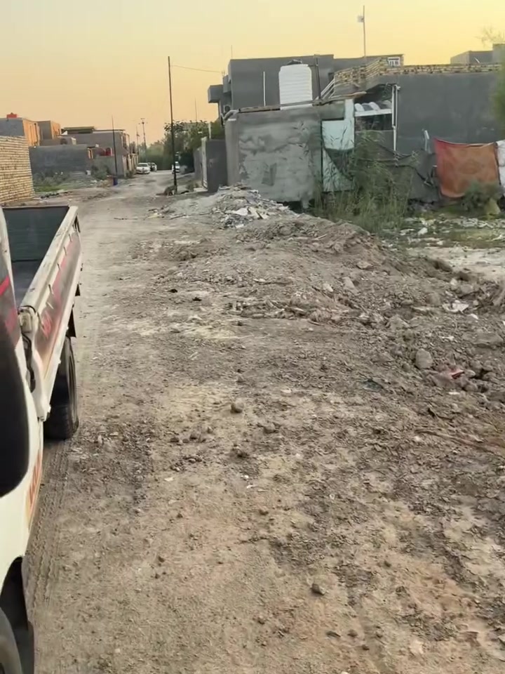 سلام عليكم قطعه البيع مساحه ٢٠٠ م   مكان ورديه خارج مقابيل فرع ابو كيره شارع القاعه حديد مال نساء  اتصال  ***********
