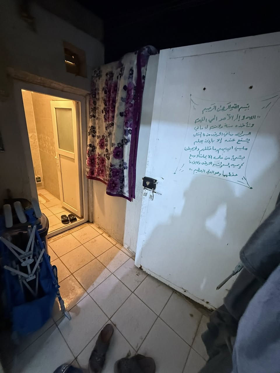 بيت للبيع 50 متر حي الرحمة القطاع السابع غرفه وصاله ومطبخ وصحيات بسعر 26 مليون
مكتب حازم البديري 
***********
