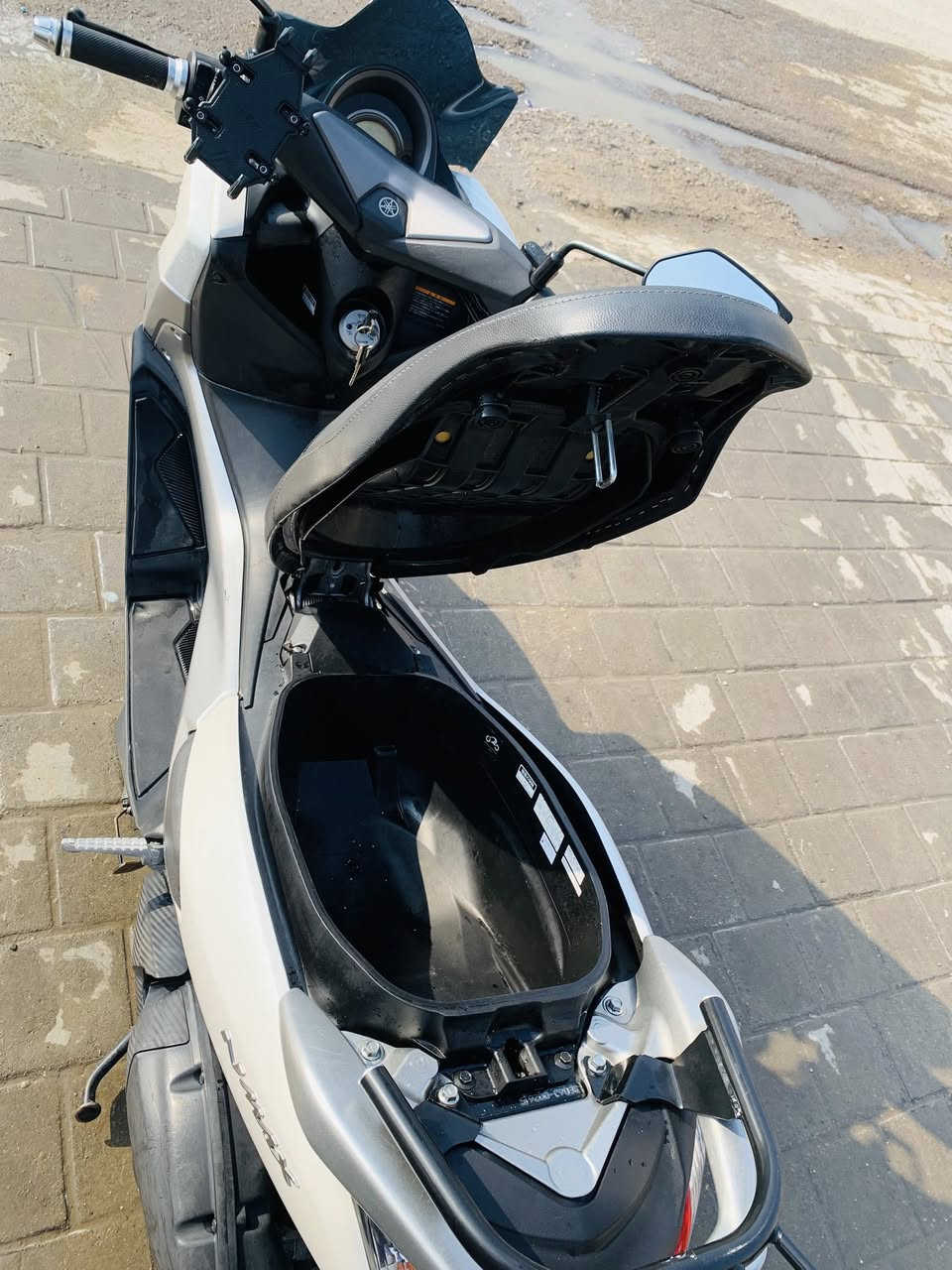 سلام عليكم دراجه ان ماكس ياباني مكينه 155 cc المرغوب استان كهرباء حساس Apsدراجه على ايدي بانزين كله محسن دهن اصلي بشرط ابيعلك كفاله عامه دراجه مال جناي الله شاهد السعر 12 ونص 
***********
