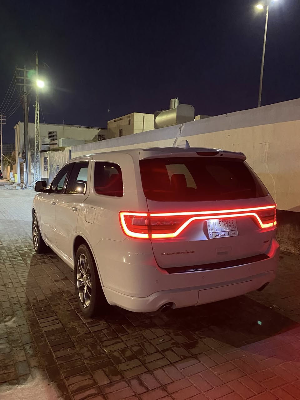 السلام عليكم ورمضان كريم عليكم انشاء الله دوج دورنكو GT موديل 2020 رقم بصرة مكينه 3/6 كشن حضن جلد صندوق كهربائي فووول بدون فتحه واني المستورده 
حادثه سطحي الجاملاغات الاماميه مصبوغات والبنيد مبدل ضارب الارباك السياره على ايدي ماشيه 64mi بشرط والباقي مكفوله وكلش جديده وبالعافيه على الي ياخذهه 
سعرها 220 العنوان البصره 
الهاتف ***********
***********
