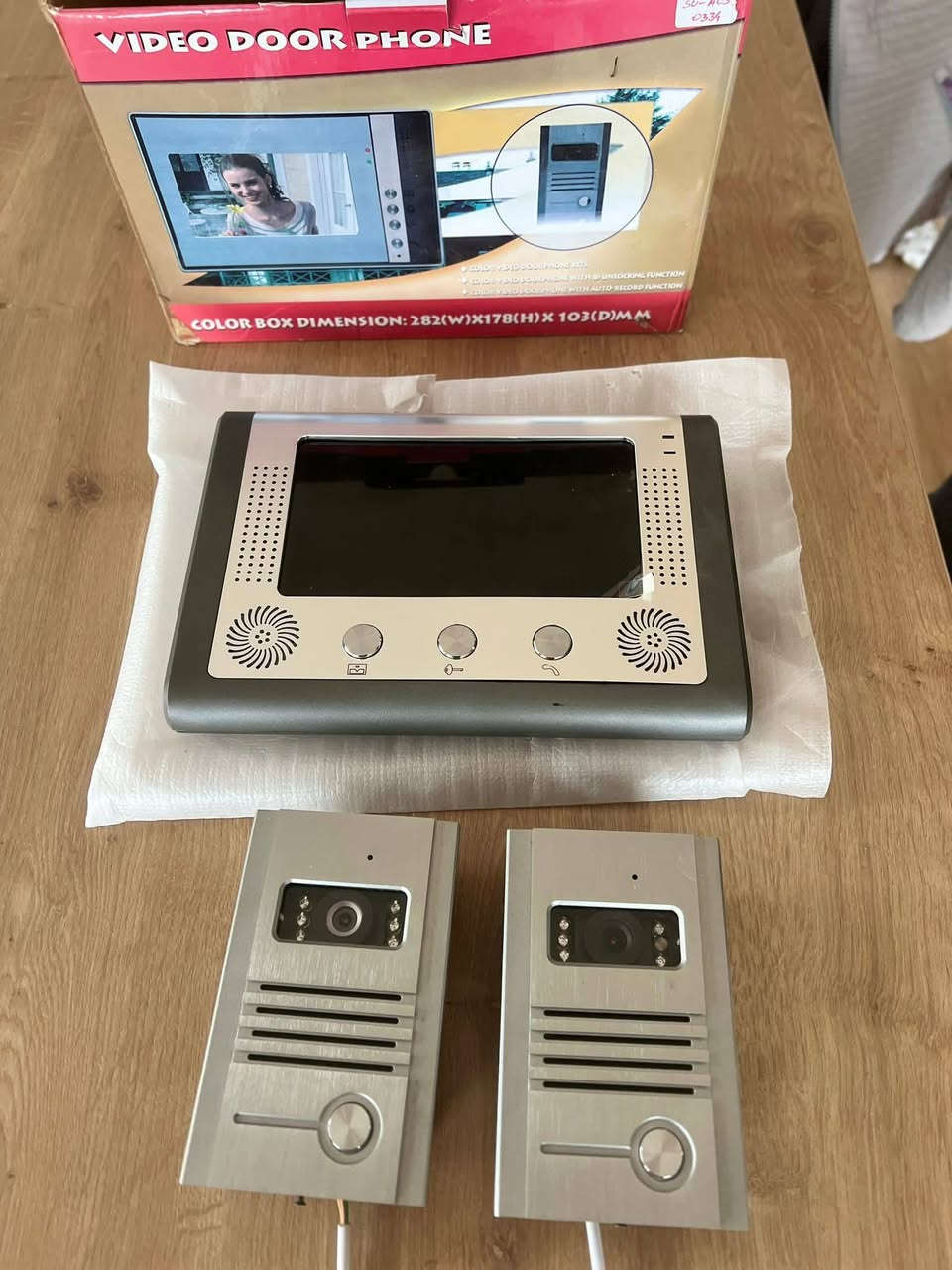 نظام اتصال داخلي مرئي للباب (Video Door Phone)، ويُستخدم لمشاهدة الزوار


**إذا كنت صاحب هذا الإعلان وتريد حذفه لأي سبب، رجاءا أرسل رسالة إلى الدعم الفني**