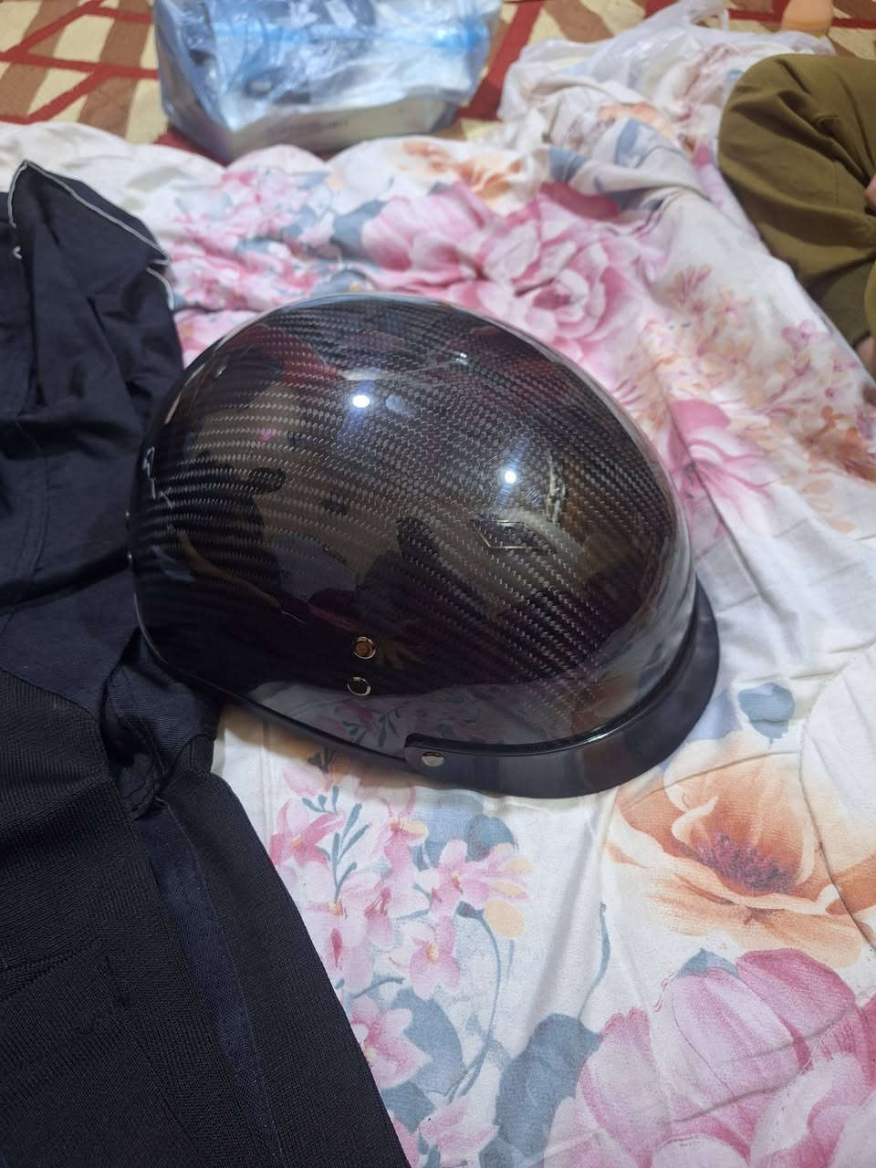 السلام عليكم شباب عندي خوذ عدد ٢ وياهن بدله سعرهن مناسب مكاني مدينة الصدر الي حاب يتواصل وياي هذا رقمي ***********
