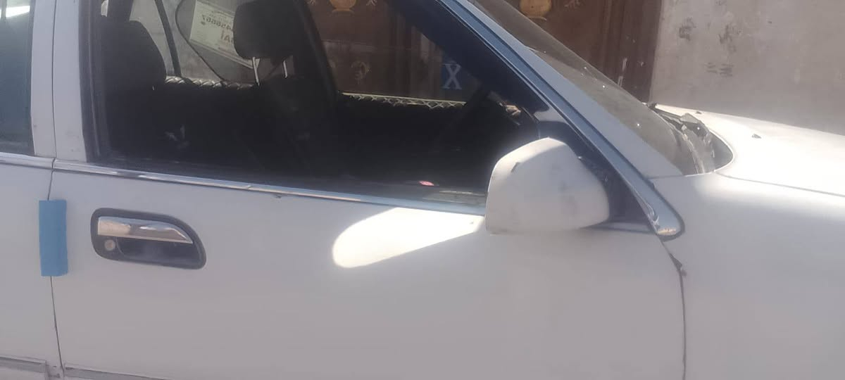 فراشه اللبيع موديل ٩٦ سياره نضيفه تبريد شغال كير وتيماتيك صبغ شوكه داخل نضيف سعر ٣٥ وبيه مجال ***********
