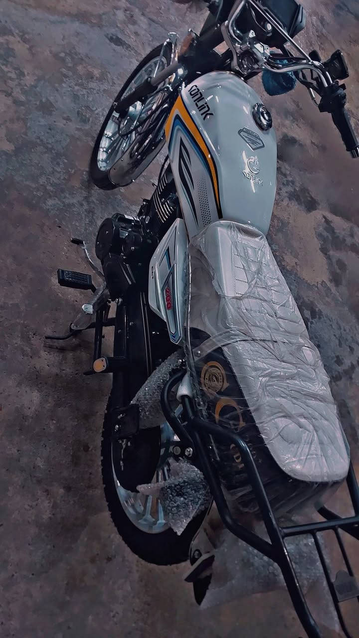 السلام عليكم
دراجة ايراني بعدها بلجيس
ماكينه 200
موديل 25 
5كير 
*********** واتساب
