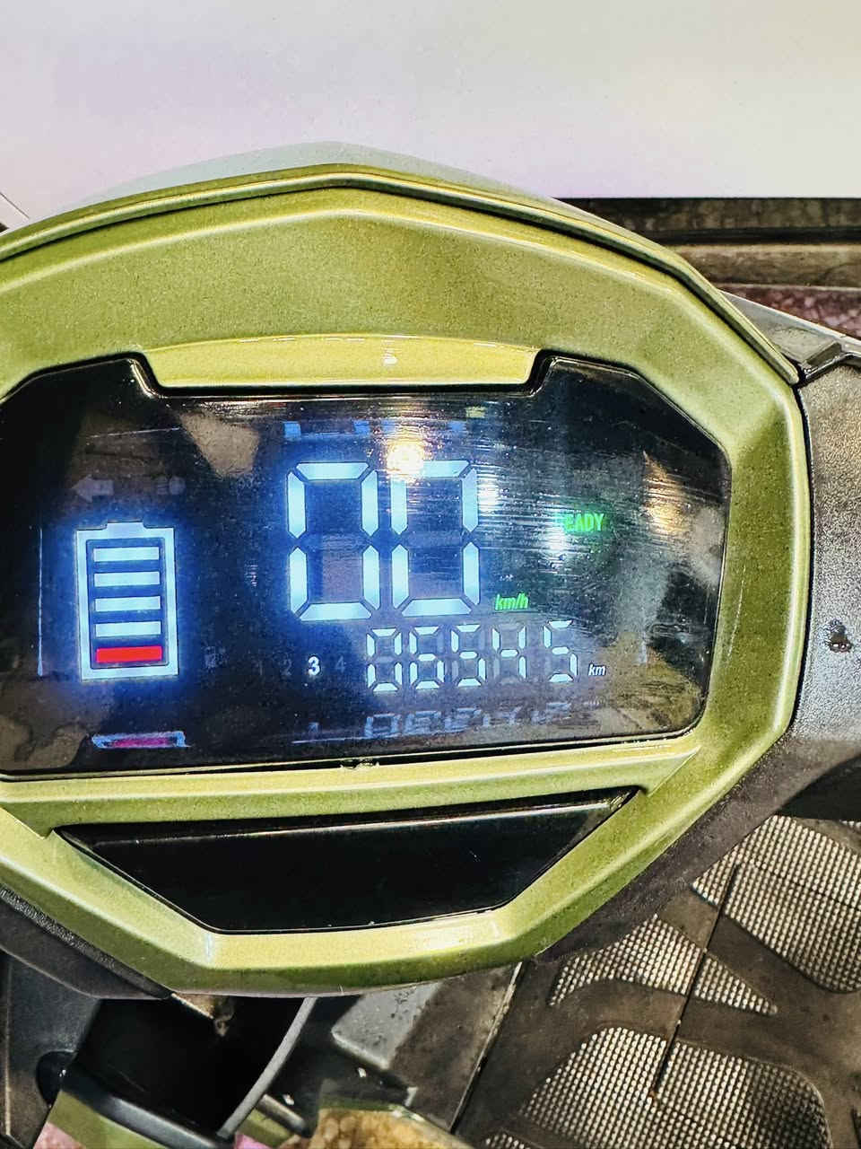 سلام عليكم دراجهـه شحن للبيع نضيفه   بيه شخوط بسيطه بطاريات خير من الله
6بطاريات 
ملف2000
أربع نمر مو 3

نضام الR

***********

بغداد الشعب
