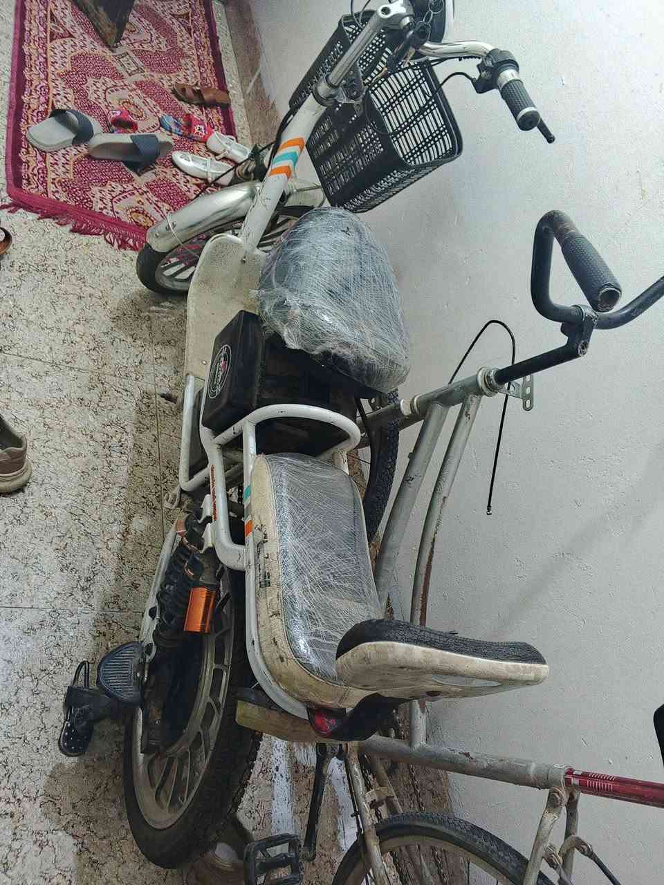 سلام عليكم دراجة شحن للبيع سعرها 90 عطلها عقل بس باقي شغال موديل 2020، وبيها مجال للطيبين مكاني حي النداء قرب جسر الرشيد متواجد علحاص وعل الواتساب ***********🙏🏻🤍.
