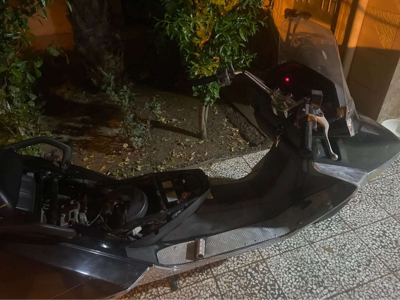 سلام عليكم دراجة فيوجن  جديدة  لونها اسود ماصارلها من طالعة من الوكيل شهر تخبل الدراجة طالعة من احمد الخليجي وموجود المقطع 
الموقع: النجف حي نيسان
الرقم: ***********
السعر: خاص
تم اعادة المنشور بسبب الوعود الكاذبة النجف, العراق
