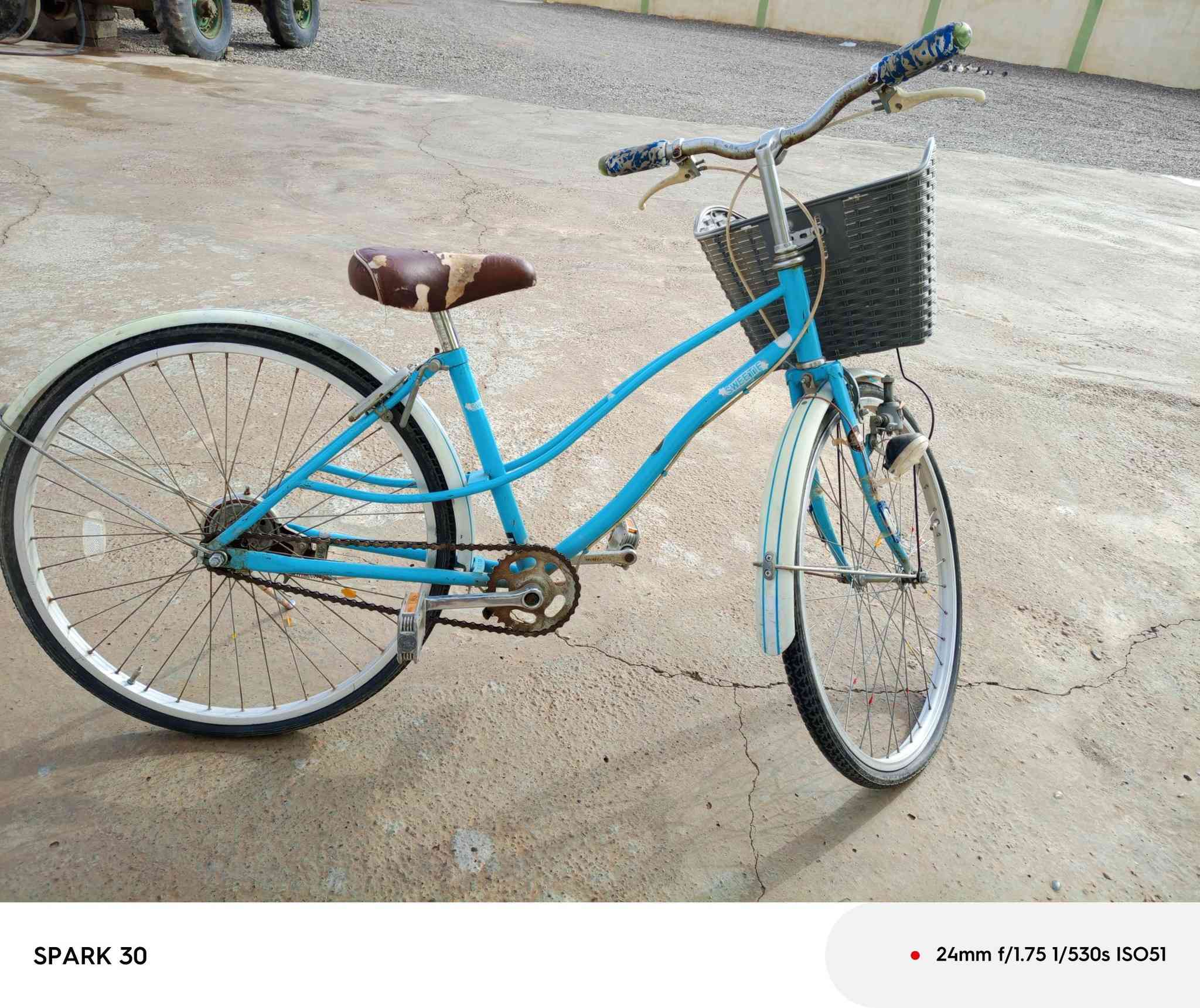 السلام عليكم 
بوسكلات للبيع حجم 20 وحجم 24 
جدد ونضيفات حيل سعر الواحد 60 الخاص مغلق 
للاستفسار اتصل 
***********
