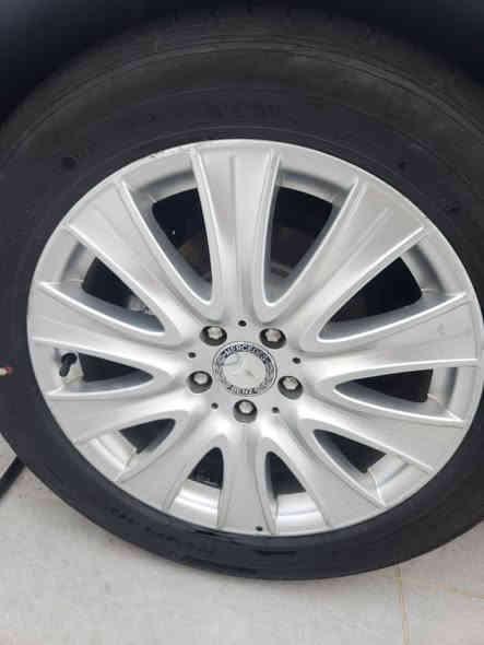 مرسيدس موديلS Class W221 2008
رقم السيارة : بغداد الجديد 11 T  
مكان السيارة : بغداد    مجمع البدور 
المواصفات

2. محرك V6 و كير 7 نمر 
3. تبريد ثلاثة قطع 
6. كروز سرعة 
7. أبواب شفط
8. صندوق شفط
9. فتحة سقف 
11. حساسات امامية خلفية
13. مري شفط
14. شاشة اعطال
15. داخل جلد لون اسود
17. كشنات امامية تبريد و تدفئة
18. ثلاثة وضعيات قيادة سبورت وعادي ومريح (S M C)
19. شفتات بالستيرن
20. سيدي جنجر 
21. نظام تعليق إيرماتك 
 السيارة بيها بارد خفيف بحافة الجاملغ الخلفي الأيمن 
والدعامية الامامية نصه مصبوغ 
السيارة على وضعه ومابيه اي صبغ وسوناره موجود 
السعر ١٩٥ ورقه وبيهه مجال بسيط
***********
