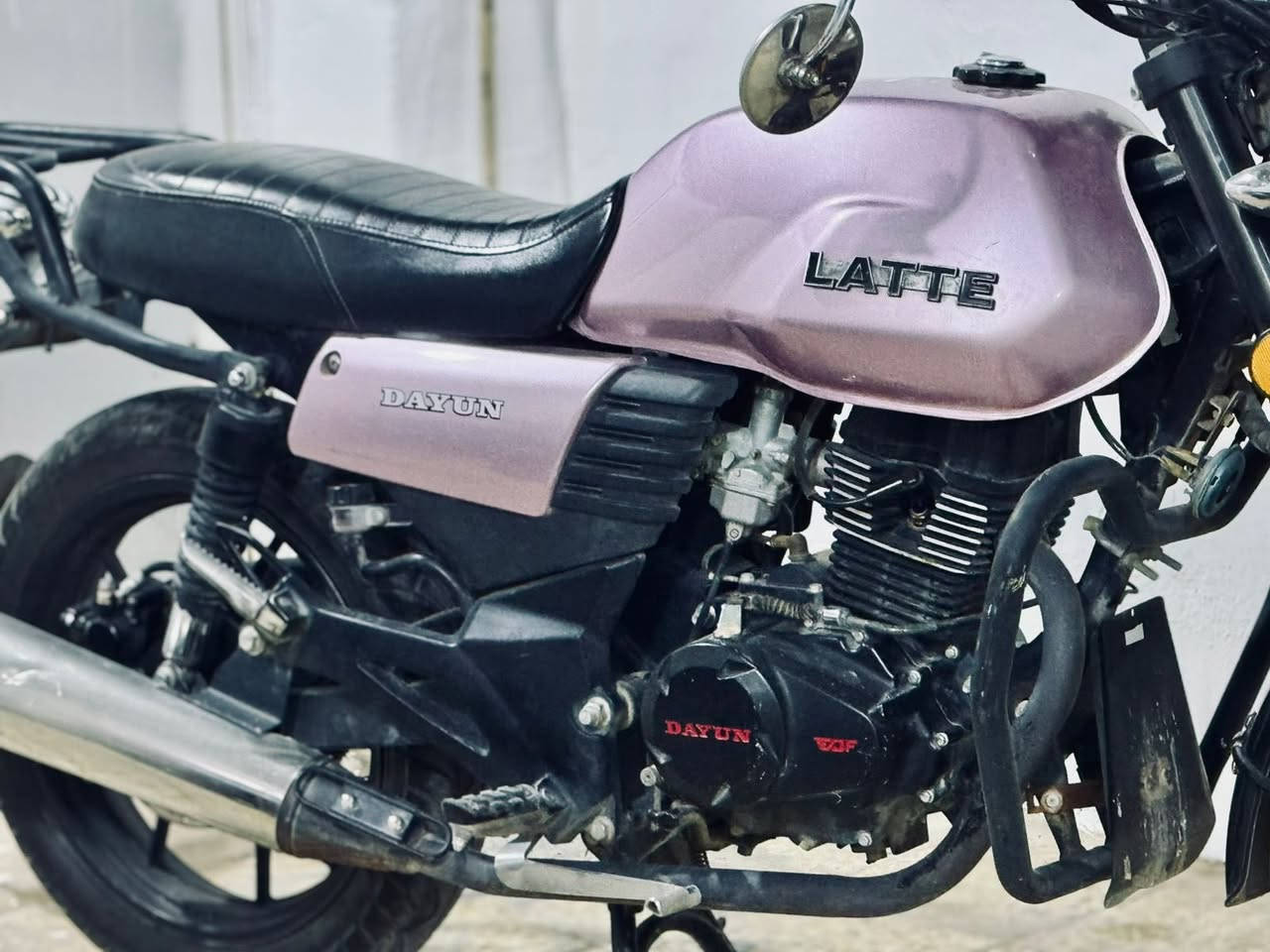 دايون لايتي  لون احمر وردي موديل 2023
سنويه ومكاتبه بيها 
دراجه مكفوله كفاله عامه من حادث من صبغ للتواصل واستفسار *********** واتساب او اتصال السعر مليونين وبيها مجال كلش بسيط مكاني كربلاء
