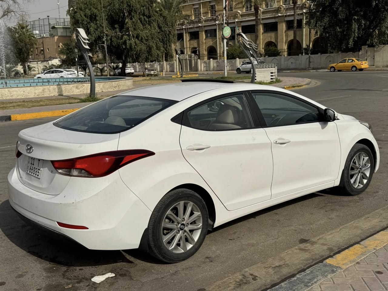 سلام عليكم النترا 2016 خليجي فول  مواصفات عدا بصمه فتحه شاشه كامره لد امامي خلفي تحكم ستيرين جهتين ماشيه 124 الف سياره صدر جديد امامي خلفي منضومه بانزين جديده جاهزه للخير دوشمه كاعيه جديده بدون صبغ فقط دوسه وشويه جوه قبق بانزين وبارد بل باب خلفي سعر 120 وبيه مجال بسيط  مكانه حي القاهره قرب جامع نداء ***********
