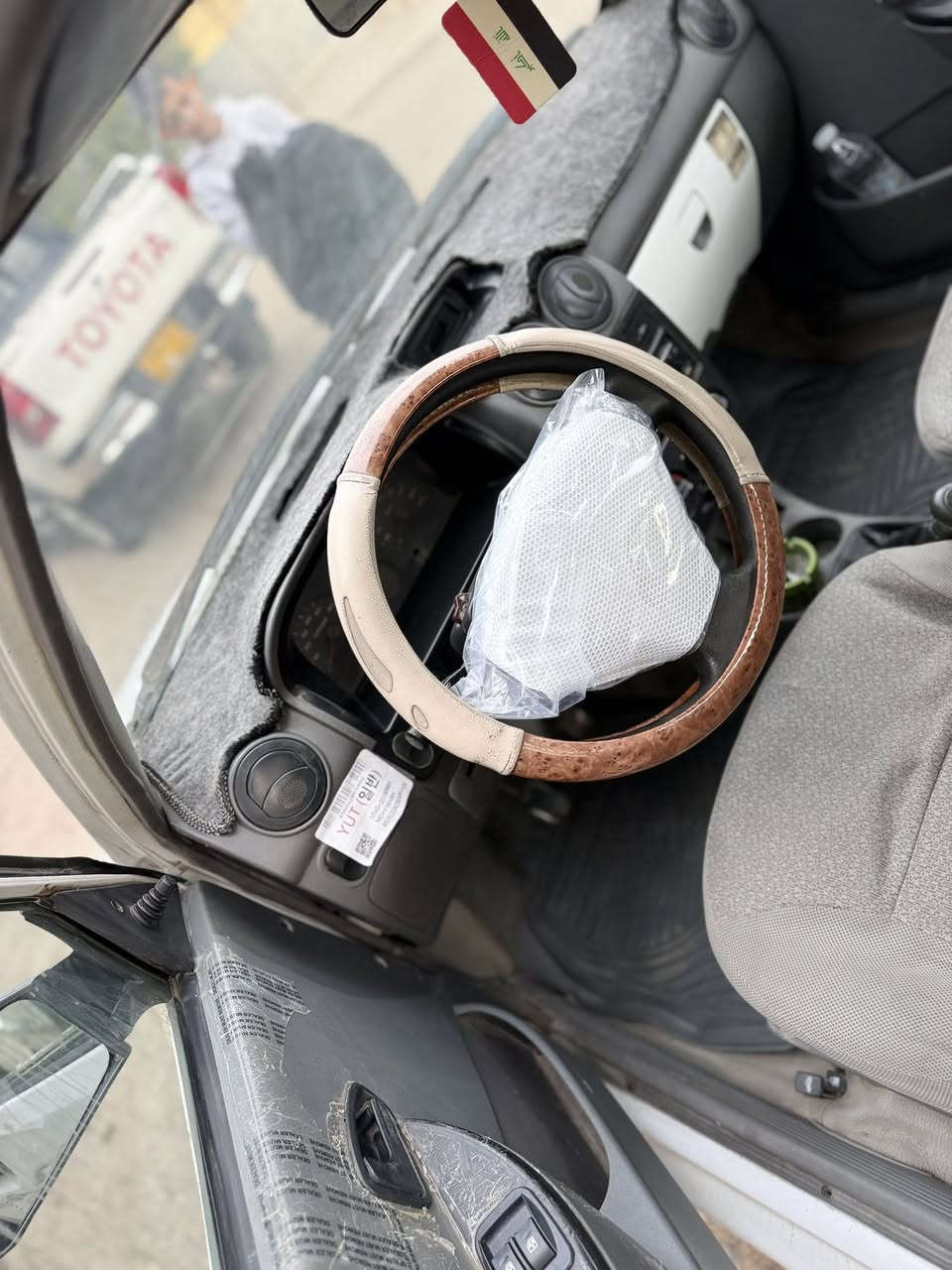 السلام عليكم سايبه موديل ١٤
سياره جاهزه مكينه كير حداديه 
سنويه   ل28 السعر 32 ***********
