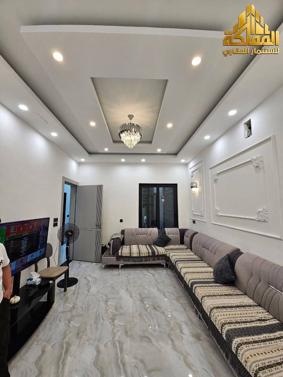 دار للبيع (تــــم لمعرفه السعر)
📍حي المحاربين – قرب المتنزه
📐165م | الواجهة 7.50م
🔴طابقين حديث 2026
▪️الأول: غرفتين، استقبال، مطبخ هول كراج، صحيات
▪️الثاني: 3غرف نوم، هول، صحيات
🔴سند ملك صرف
💰للاستفسار عن السعر خاص
📞***********
📞***********
واتساب متوفر 🌟
#explore #مكتب_المملكة_للعقار
