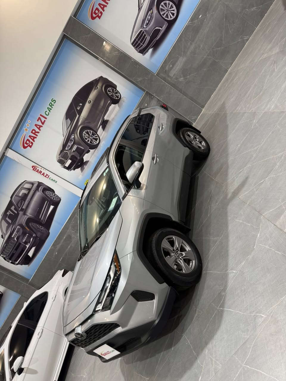 سلام عليكم 
سياره رافور 23امريكي بازين 
داخل سياره لولين
دبل اكسن 
فتح صقف 
شاشه كبير 
ماشي 28الف كليو متر
الضرر مالت كلش خفيف موجود بل صوره
مرقم كامل امكمل مانقص كلشي اسمي شرط تاني يوم تحول اسمك 
السعر 290مجال بيه 
رقم تليفون ***********
