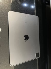و رحمة الله و بركاته متوفر iPad pro M1 نسخة ال  inch 11   128GB (8GB R...