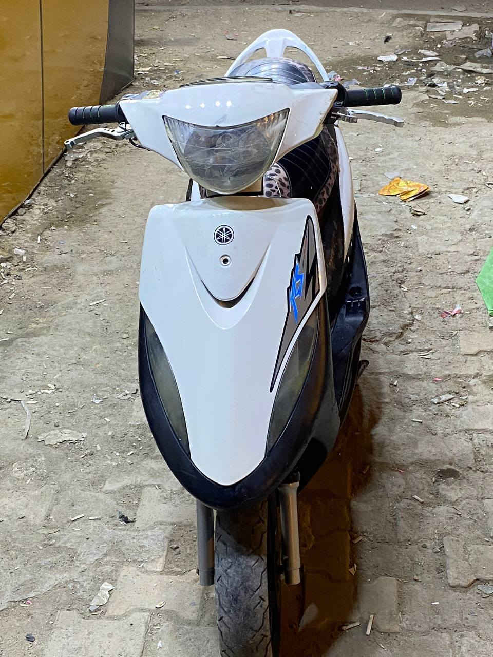 ماكس للبيع سعرها 550 ألف 
الدراجه نكرة سلف كلش حلوة ونهضي ومشي ومعدل
عوزها هورن واشاير ما يشتغلن فقط 
والدراجه قسم بالله ماعرف مفتوحه أو لا .. ولا اعرف اي شي بيهن مجرد اشغل وامشي بيه ما يوم وكفتني بشارع 
الناصريه مركز الصالحيه ***********
