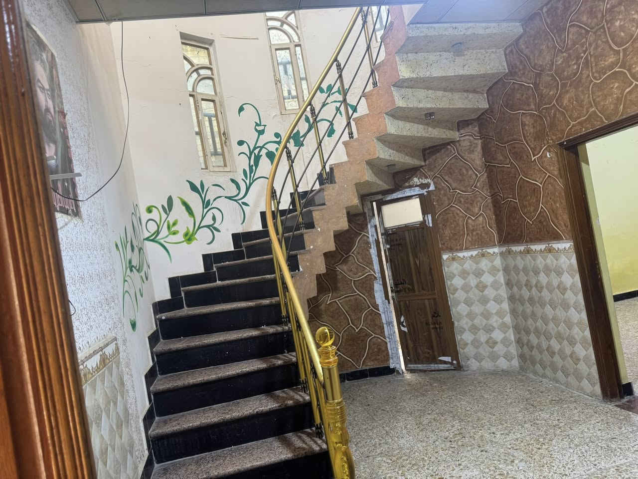 يالله يتوفر لدينا بيت 200 م في شط العرب الفيروزيه قريب جداً ع الاربع سايدات طابو زراعي سند 25 بسم عراقي نسخة من الطابو ومكاتبه ووكاله البيت ثلاث غرف وصاله واستقبال وكراج سنة البناء 2022 السعر مناسب 140 وقابل لتفاوض
*********** مكتب عقارات السيد
