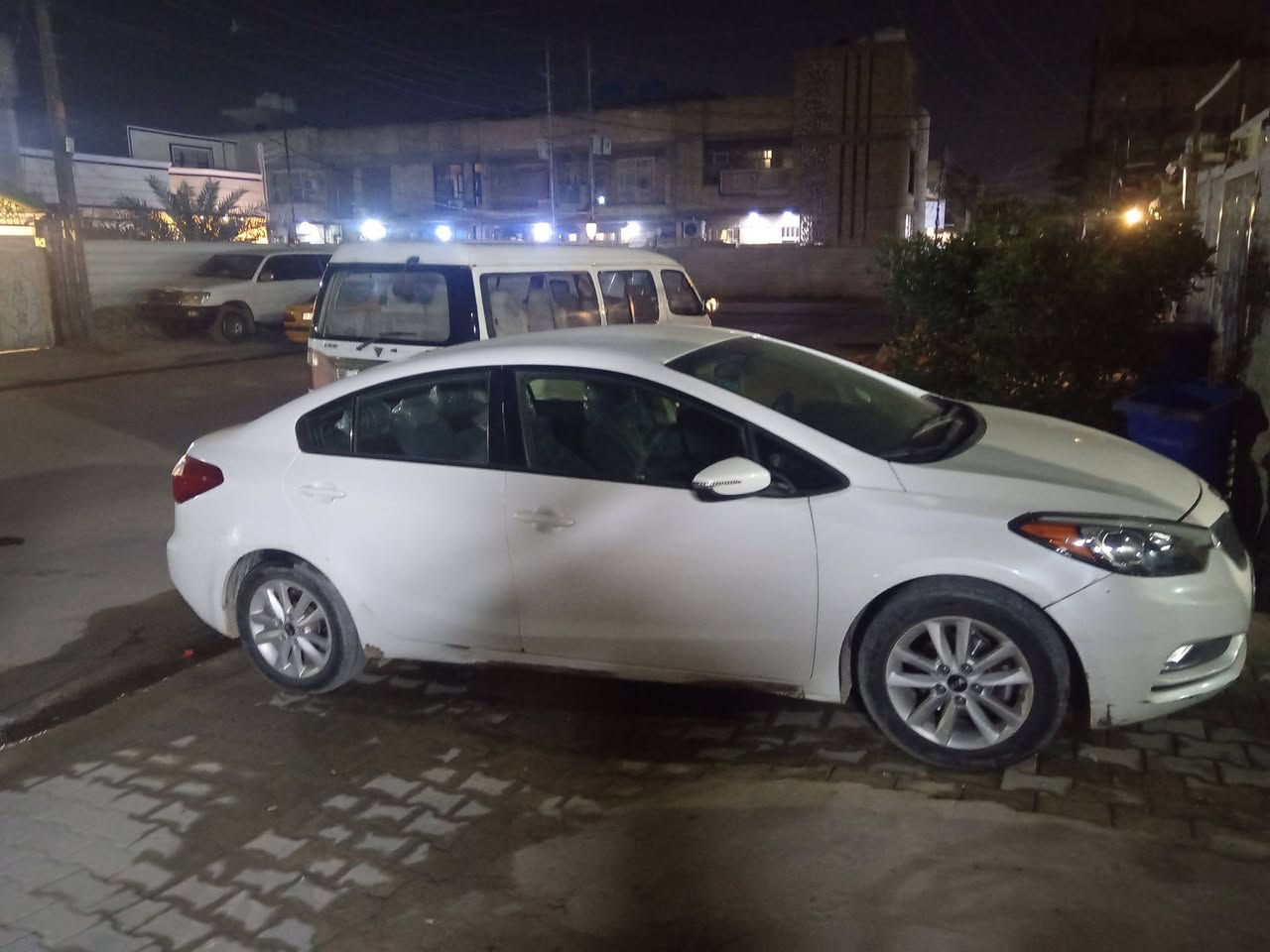 السلام عليكم فورتي 2015 للبيع
رقم بغداد انكليزي 11
نص فول
مكينة 1800
كير at
ماشية 77الف 
حادث خلفي قبق جنطة وجاملغ خلفي
للاستفسار الاتصال على الرقم ***********
