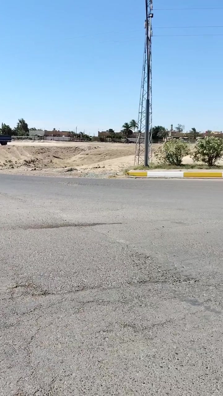 يوجد ٣ تكات وقاطرات و تريله الإيجار  توصيل الاي مكان ***********
