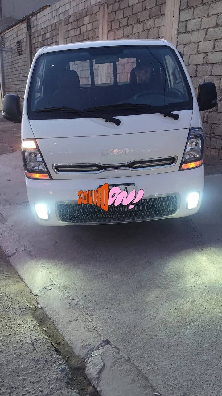 سلام عليكم كية حمل 2700 موديل 2023 رقم صلاحدين انكليزي شرط تحويل شرط محرك وشاصي وصبغ سيارة جديد ماشي 90 فقط عنوان موصل جانب الايسر سعرها 157 رقم الهاتف *********** //***********
