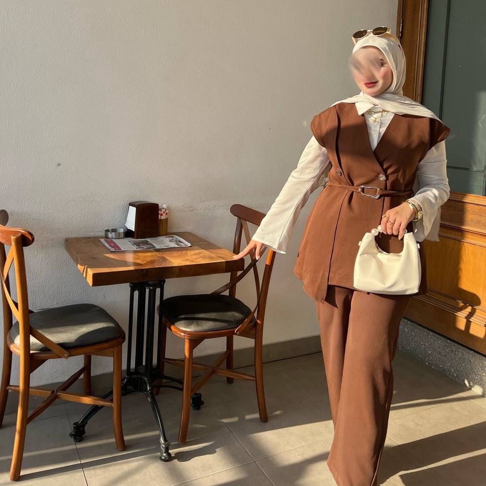 طقم يلك نسائي مبطن – أناقة شتوية راقية 🤍🖤
اختاري الإطلالة العصرية مع هذا الطقم الأنيق، تصميم عملي وأنيق بنفس الوقت، مناسب للطلعات والمناسبات اليومية.

🔹 الخامة: دبل تركي أورجينال – جودة عالية ولمسة فخمة
🔹 مبطن بالكامل يمنحك الدفء والراحة
🔹 طول اليلك: 75 سم
🔹 طول البنطلون: 105 سم
🔹 التصميم: قصة أنيقة مع حزام يبرز القوام
🔹 القياسات المتوفرة:
38 – 40 – 42 – 44 – 46 – 48

💰 السعر: 29,000 دينار
🚚 التوصيل متوفر لكافة محافظات العراق

📲 للطلب والاستفسار واتساب:
***********

✨ قطعة تجمع بين الأناقة والراحة… لا تفوتيها ✨
