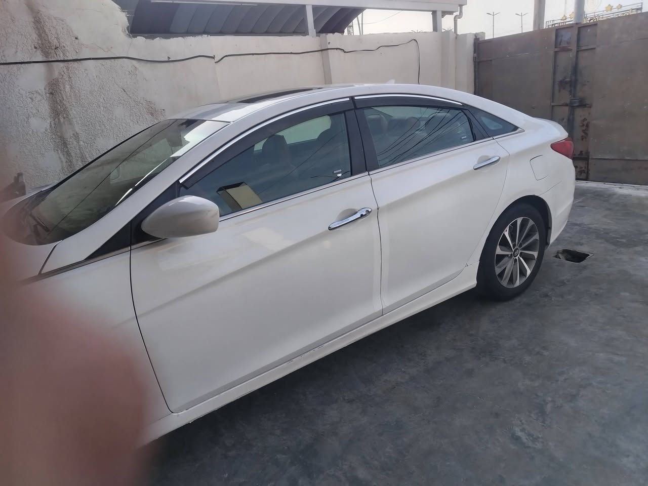 سلام عليكم سوناته 2011 وارد امركي السيارة جديده بعدها تبريد صدر كامل حداديه محرك 2400 شاشه تحكمات ستيرن بييها قطه وحده الجاملخ الأمامي امبدل 
السيارة احلى من الصور سعر 110 وبيها مجال بسيط 
الشراي يتصل والي مو شاراي لا يتعب نفسه اخوان المكان الانبار الرمادي غير متواجد على الفيس الاتصال على الرقم ***********
