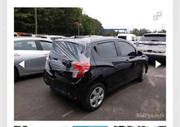 السلام عليكم شوفر سبارك هاتش باك حادثها خلفي موديل ٢٠١٩ نظيفة ماشية تقريبا ٣٥ الف ميل تخم تاير جديد شاشة وكامرا خلفية محركها اربعة سلندر ١٤٠٠  ومابيها اي نقص مطلوب مراوس مع فينو والفرق حاضر التواصل واتس اب ***********
