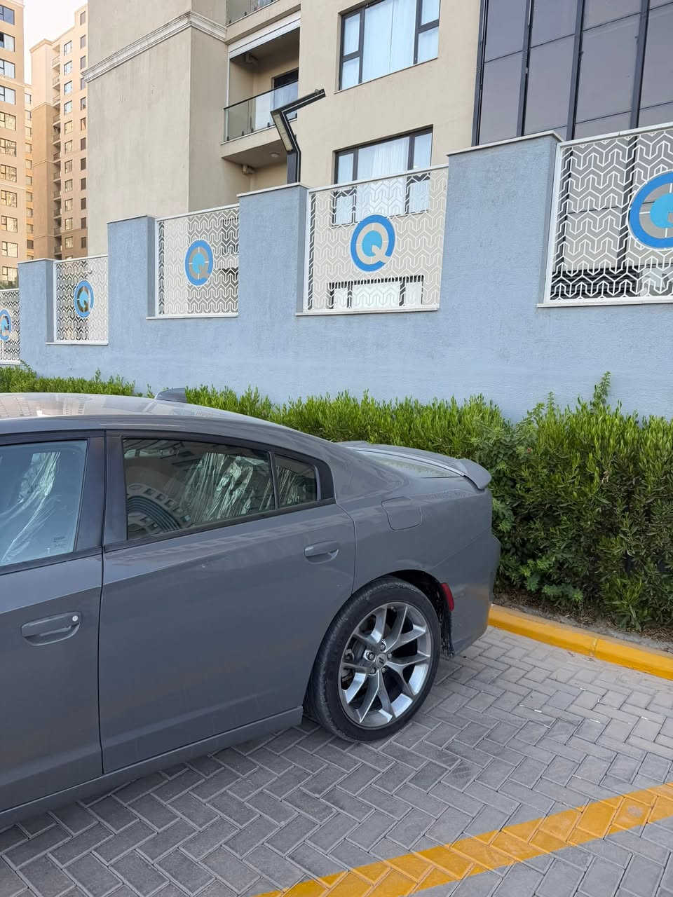 جارجر جي تي  GT 
الموديل :2023 . النداء الاخير. 
العداد : 34 سياره بعده بحالت شركه 
المحرك : V6. 3.6L 
ضرر ربع جاملغ وربع باب بلادي بدون دواخل شرط مكفوله التبديل و البارد مرقم بغداد الجديد كامل تحويل ثاني يوم
المواصفات : رادار جانبي.......
* جناح خلفي .
* ﻿﻿ويل قياس 20 انج اسود .
* ﻿﻿مقود القيادة رياضي .
* ﻿﻿مقاعد رياضية من الشاموا الأسود.
* ﻿﻿نقطة عمياء .
رادار جانبي.
* ﻿﻿مصابيح أمامية زنون .
* ﻿﻿كشافات الضباب زنون .
* ﻿﻿المصابيح الأمامية مع LED .
* ﻿﻿حساسات خلفية.
* ﻿﻿شاشه كبيرة مع نظام ملاحة نفكيشن GPS .
* ﻿﻿سستم صوت الپاين .
* ﻿﻿فتحة سقف (سلايد) .
* ﻿﻿المقاعد الأمامية كهربائية .
* ﻿﻿ذاكرة لحفظ وضعيات الجلوس (ميموري) .
* ﻿﻿مقاعد أمامية تبريد وتدفئة .
* ﻿﻿مقاعد خلفية تدفئة.
* ﻿﻿تشغيل عن بعد .
* ﻿﻿المقود كهربائي .
* ﻿﻿تدفئة مقود القيادة .
* ﻿﻿محدد سرعة .
* ﻿﻿تلفون بلوتوث .
* ﻿﻿كاميرا خلفية .
* ﻿﻿مرايا متحسسة للاضاءة العالية .
* ﻿﻿كير شفتر بالستيرن .
* ﻿﻿دخول ذكي (بصمة) .
السعر :: 280 وبيها مجال بسيط 
بغداد حي الخضراء 
***********
