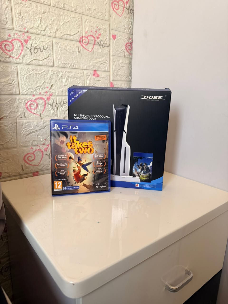 سلام عليكم بلي 5 سليم نضيف كامل ملحقات مع ستاند و مبرد و لعبه it takes to بسعر 760الف 
طلب و الاستفسار راسل هذا الرقم على الواتس ***********
