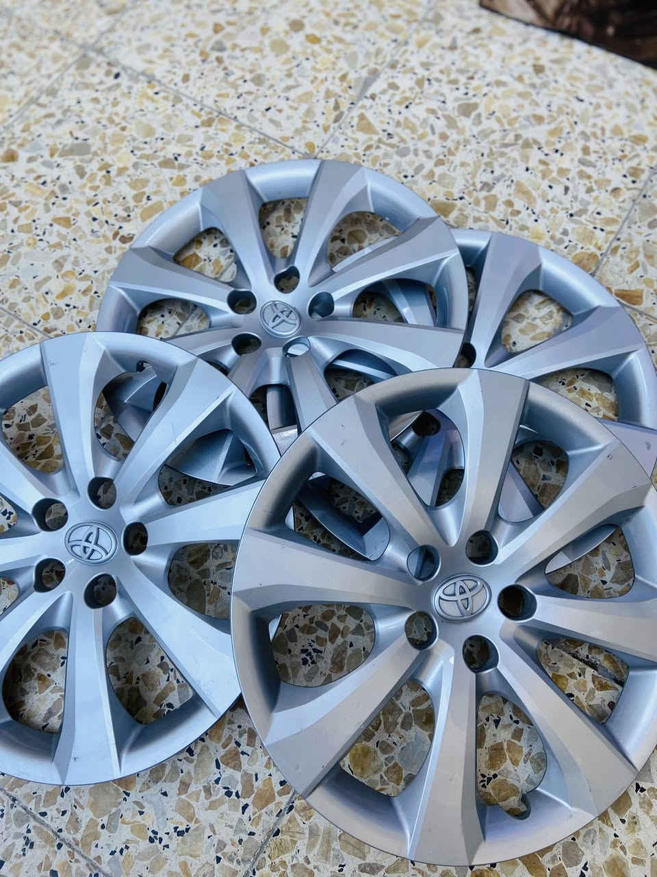 سلام عليكم كبات كورلا
اصلي مال امريكا حجم 16 
سعر 65 وبيهن مجال 
مكان بغداد،سيديه ، تقاطع درويش 
رقم الهاتف (*********** )
